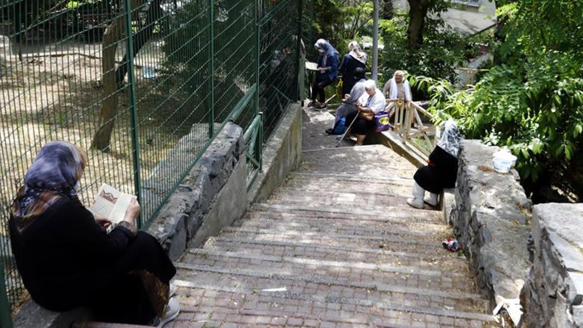 LGS sınavı öncesi Zuharatbaba Türbesi’nde dua ettiler