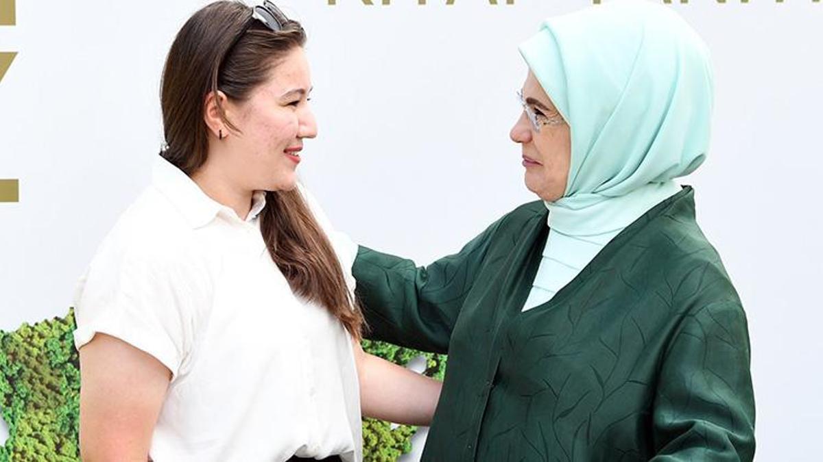 Emine Erdoğan, 'Dünya Ortak Evimiz' yazarlarının çevre önerilerini dinledi