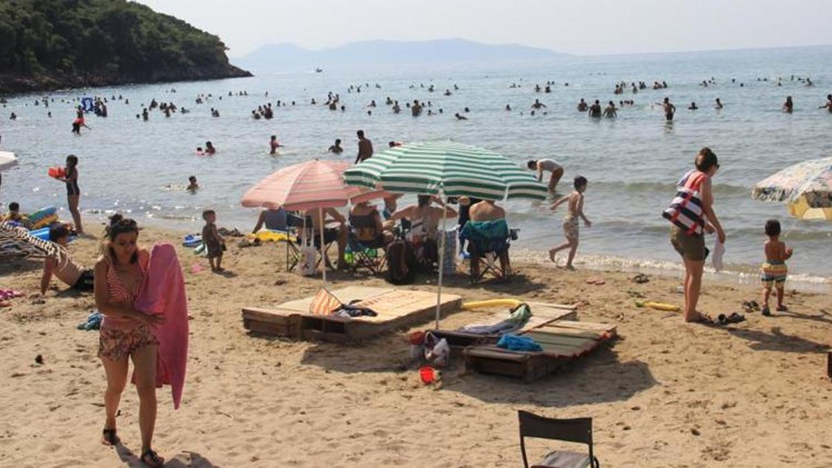 Havalar ısındı, halk denize akın etti