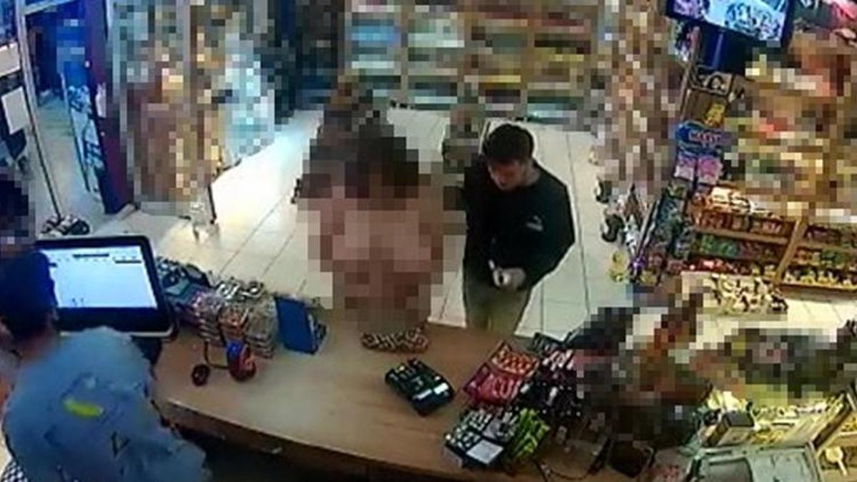 Yarı çıplak markete girip alışveriş yaptı! Kimseye aldırış etmedi! Denizli'de şok eden olay