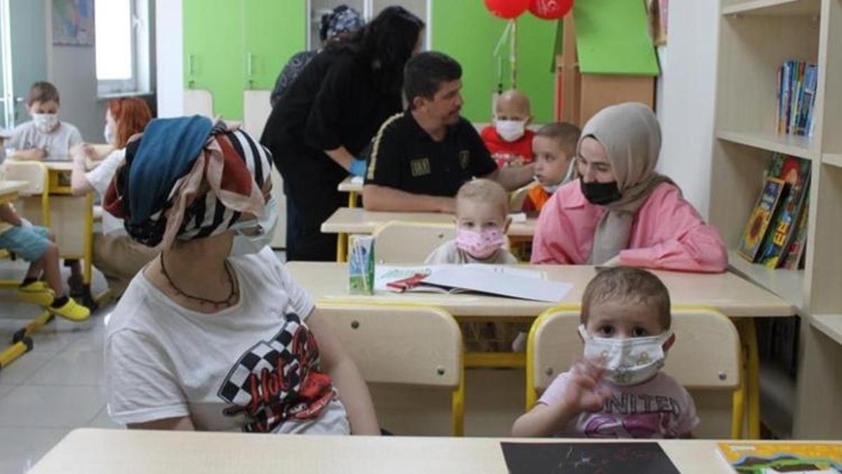 Bursa'da hasta çocuklara moral