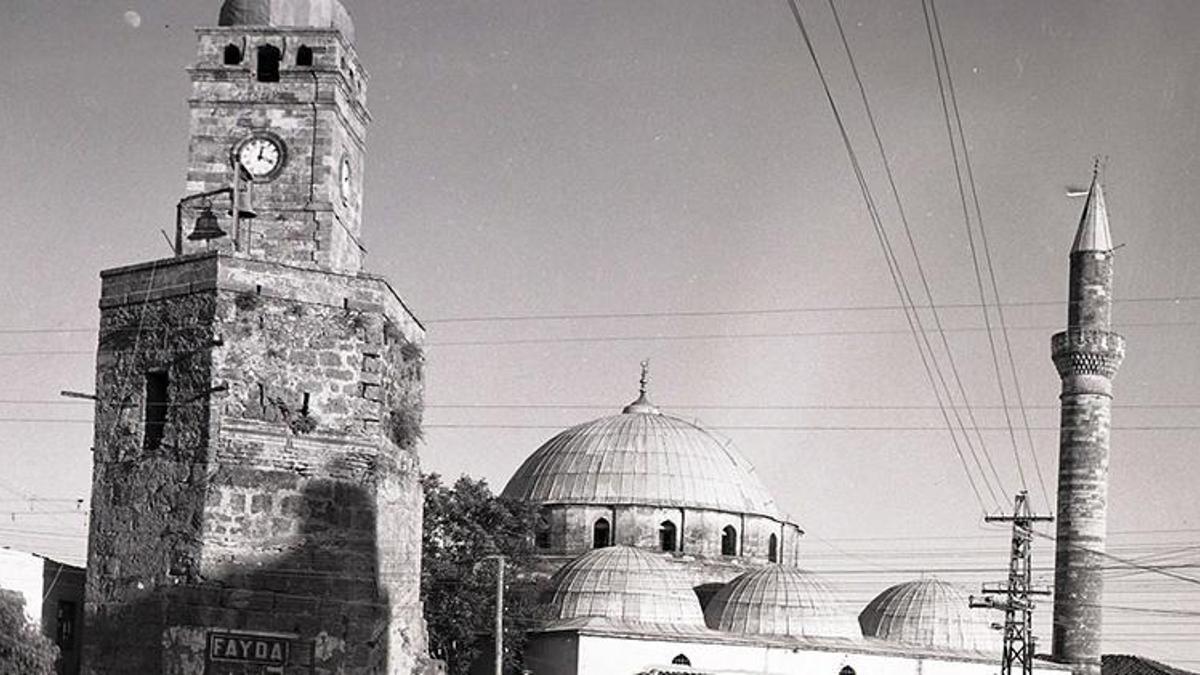 Saat Kulesi'ndeki orijinal saat 1976'da bakım görmüş
