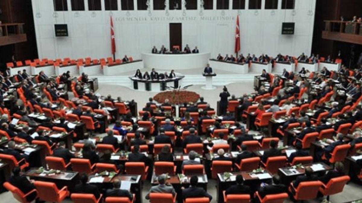 Sağlık çalışanlarının özlük haklarına ilişkin düzenleme TBMM'ye sunuldu! Bakan Koca'dan açıklama