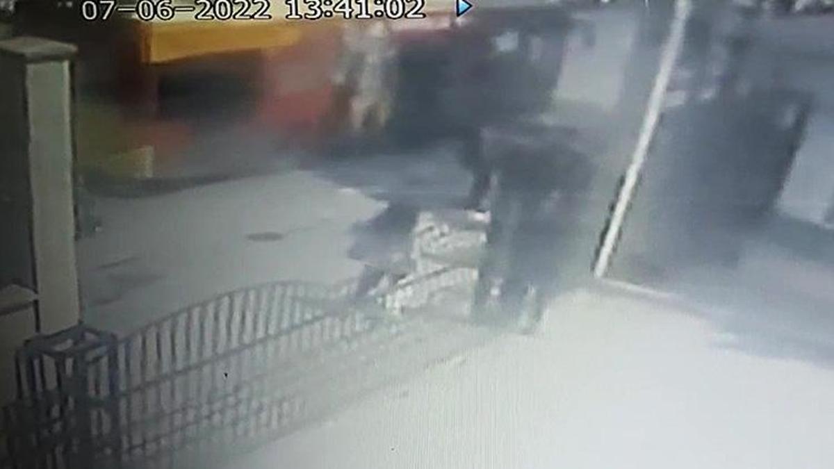 Sultangazi'de çocuklara çarpan İETT şoförü kaçtı