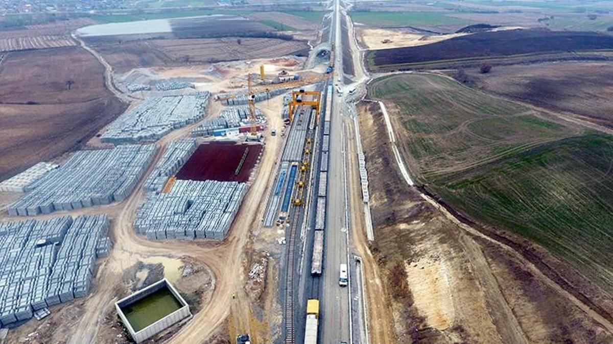 Halkalı- Kapıkule Demir Yolu Hattı Projesi'nde raylara ilk kaynak törenle yapıldı