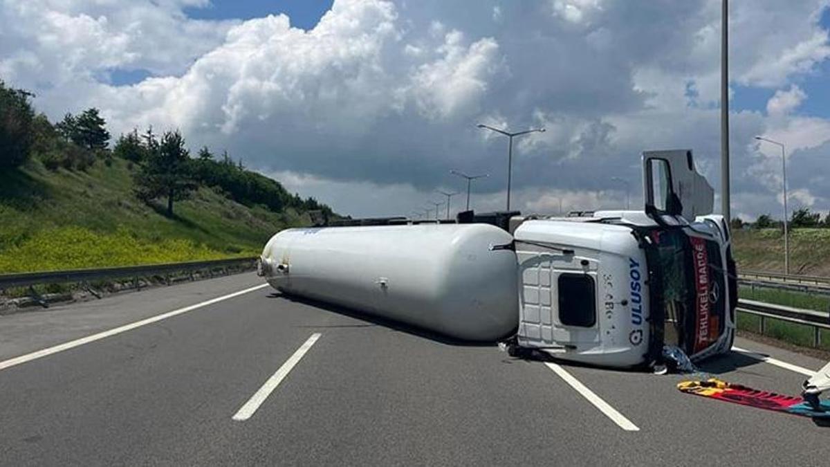 Anadolu Otoyolu'nda kaza! Bölgede ulaşım sağlanamıyor, İstanbul ve Ankara yönü trafiğe kapatıldı
