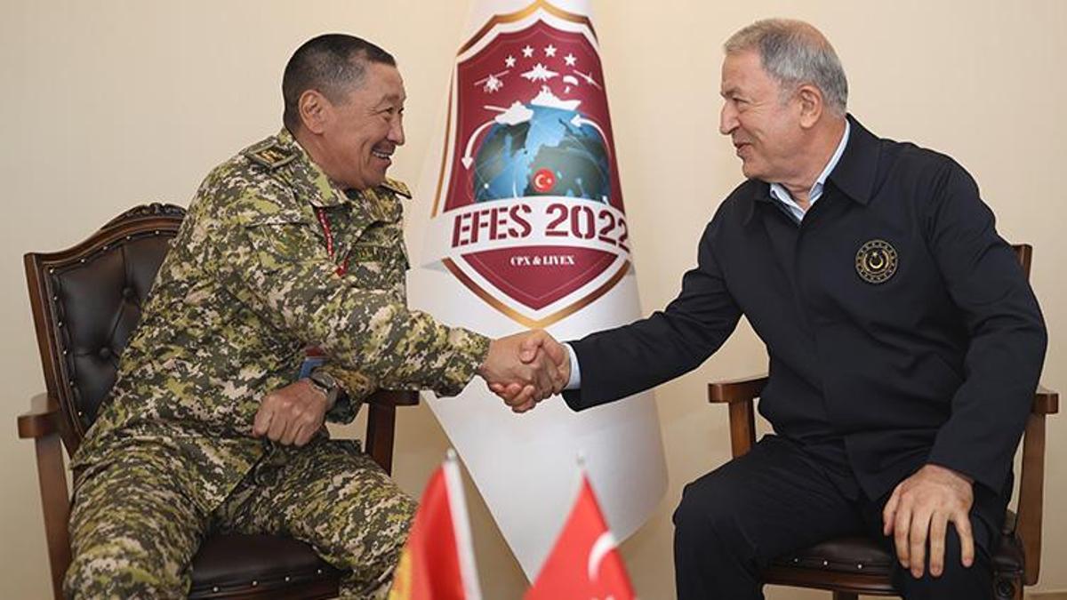 Bakan Akar Libya, Kamerun, Kırgızistan ve Ruandalı mevkidaşlarıyla görüştü