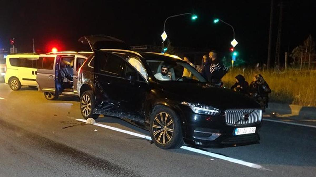 Kırmızı ışıkta geçen otomobil cipe çarptı: 4 yaralı