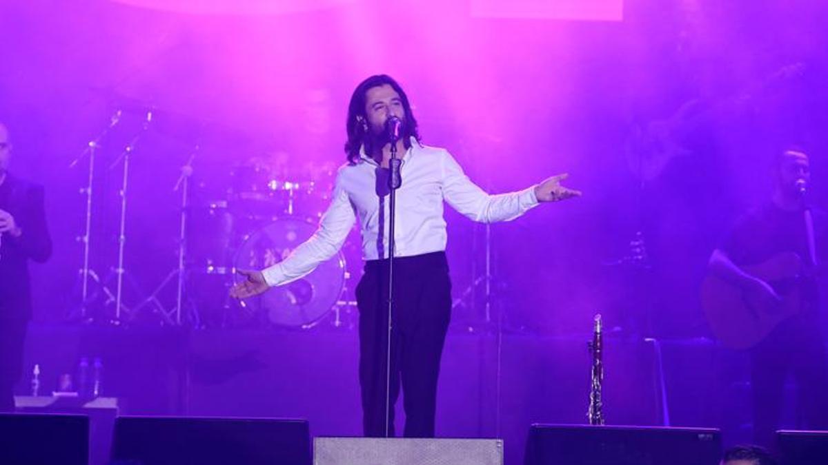 Koray Avcı ile karışık kaset tadında bir gece!