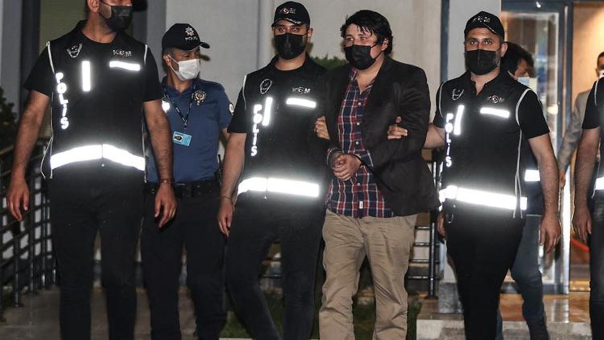 Tosuncuk ve ağabeyi 'Bank' ismini izinsiz kullandıkları iddiasıyla hakim karşısında