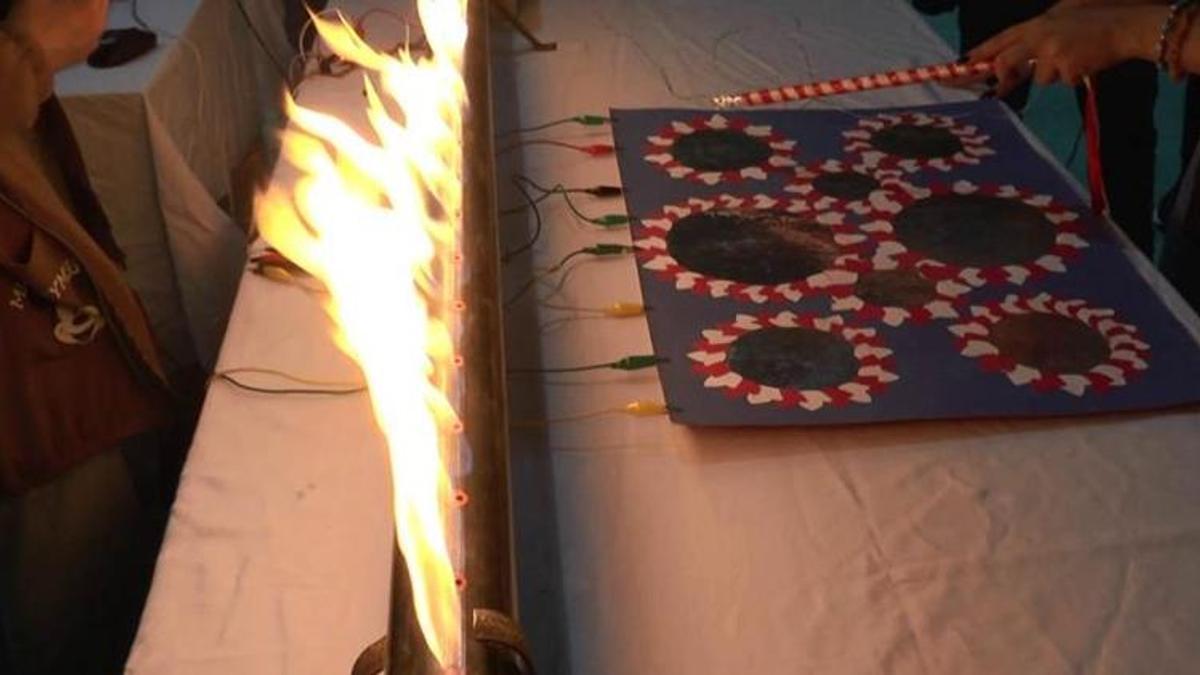 Ortaokul öğrencileri ses dalgalarını alevle somutlaştırdılar