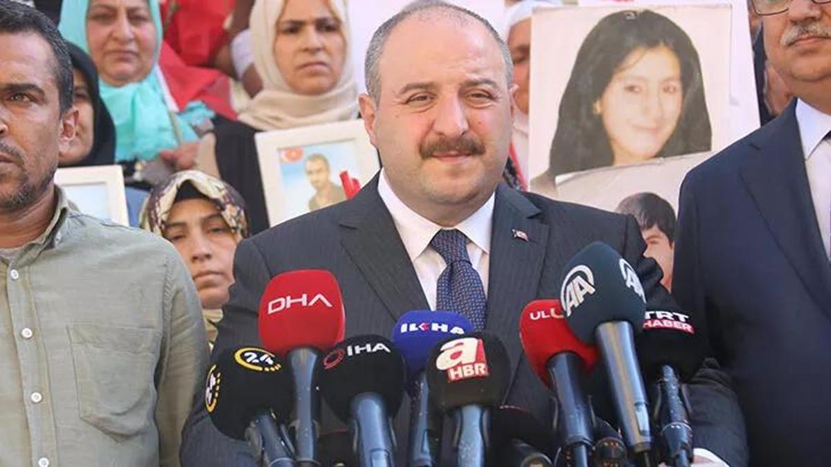 Bakan Varank evlat nöbetindeki ailelerle bir araya geldi!