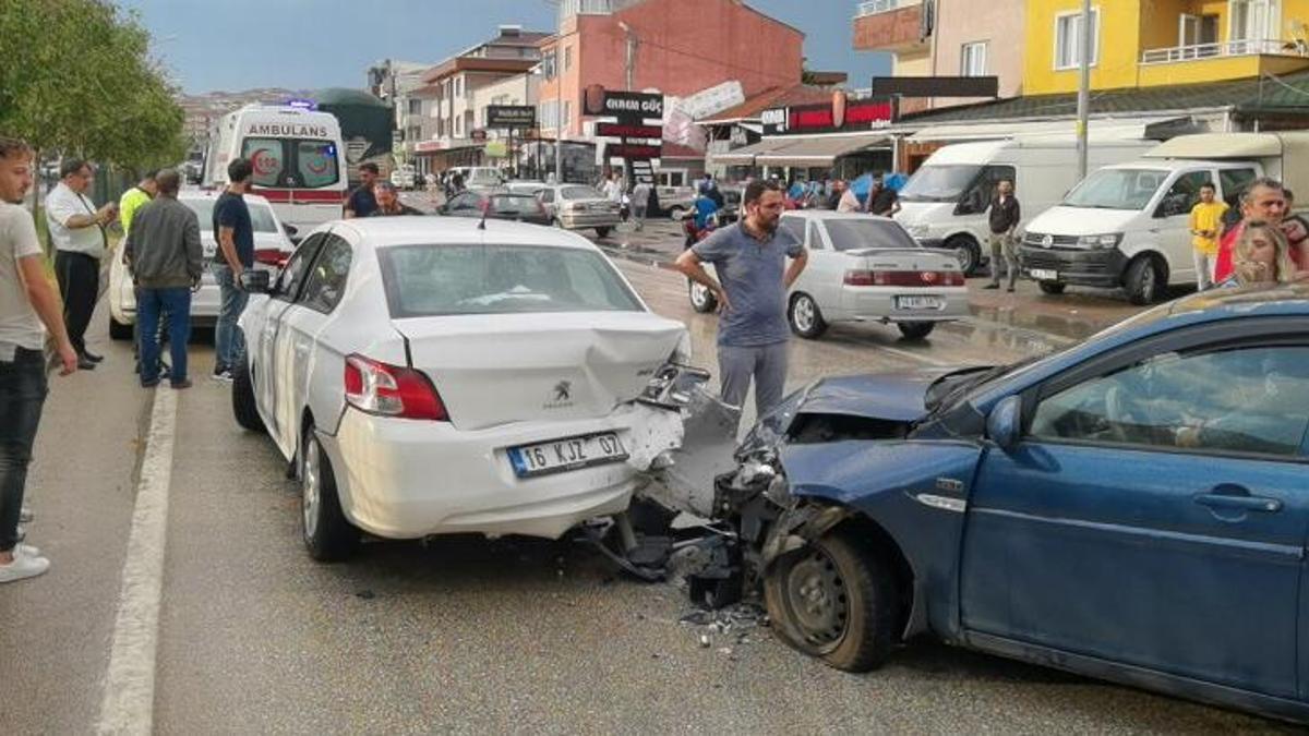 Bursa'da zincirleme kaza: 2'si çocuk 8 yaralı!