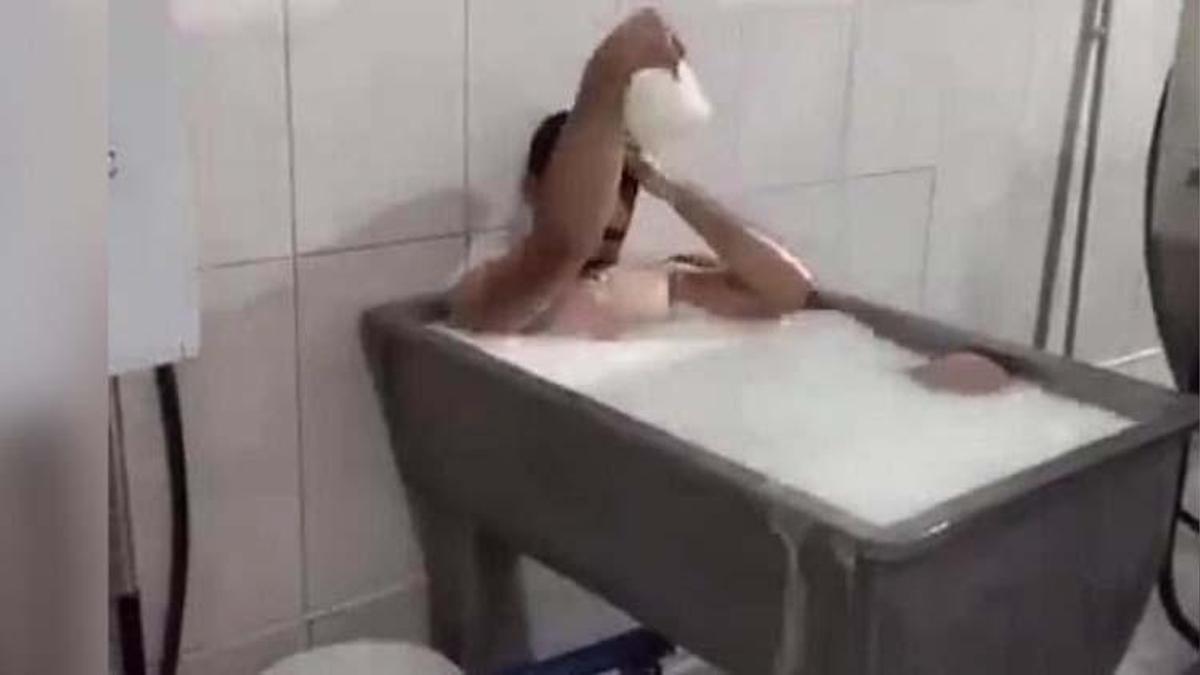 Süt kazanında yıkanan adam tazminat mı alacak? Süt banyosu yapan Emre Sayar ne kadar ceza aldı?