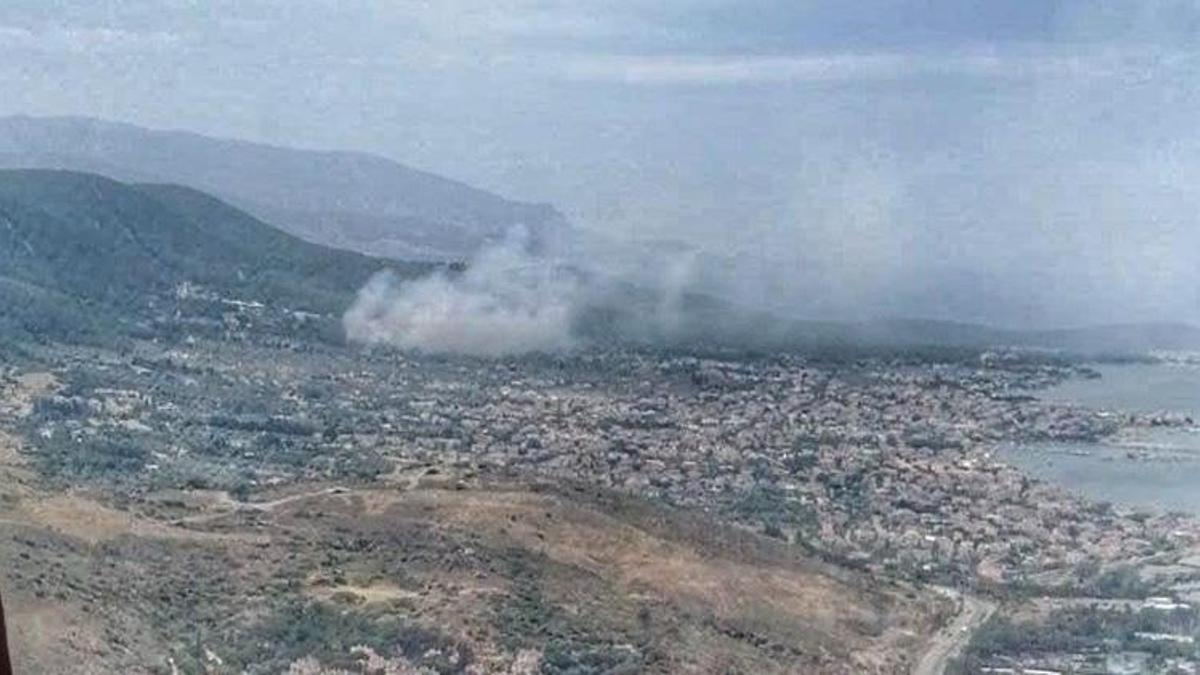 İzmir'de yerleşim yerlerine yakın bölgede yangın!