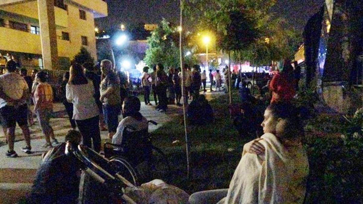 Diyarbakır'da 25 katlı binada yangın! 50'ye yakın kişi etkilendi, 1 ölü!