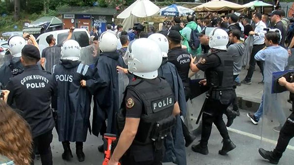 Kadıköy'de izinsiz yürüyüşe polis müdahalesi: 70 gözaltı