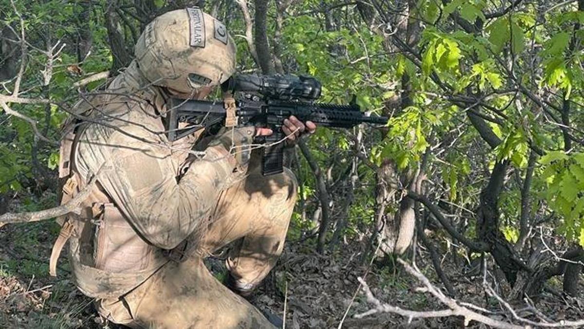 Şırnak’ta örgüte ait çok sayıda roketatar mühimmatı ve sevk fişeği ele geçirildi!