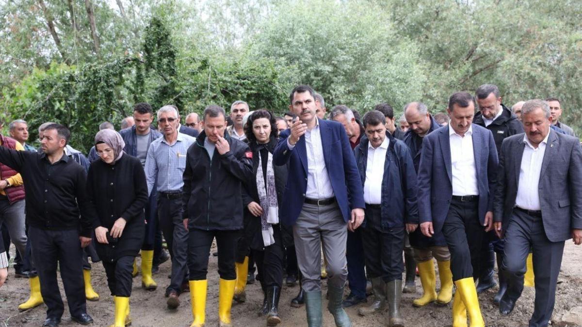 Bakan Kurum, Ankara’da selden etkilenen bölgelerde incelemelerde bulundu