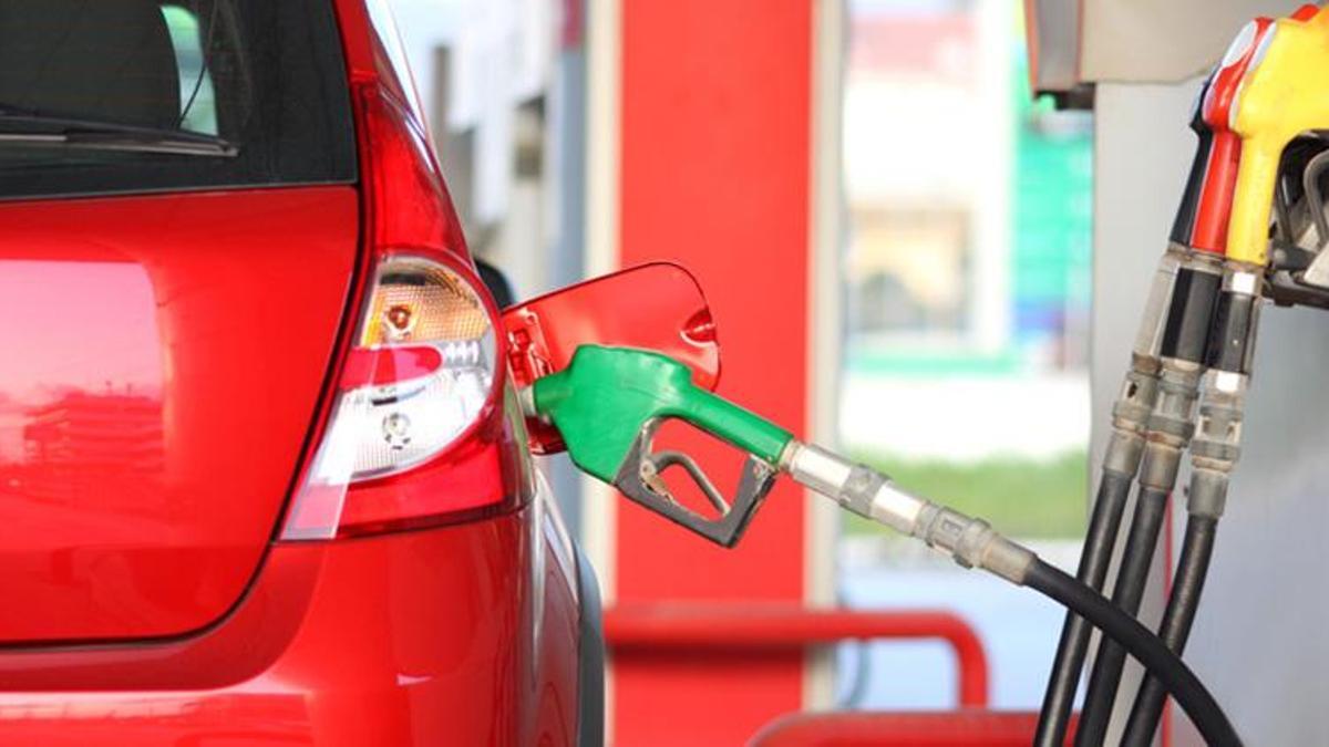 Benzine indirim var mı? Benzin düştü mü? Akaryakıt litre fiyatlarında indirim ya da zam var mı?