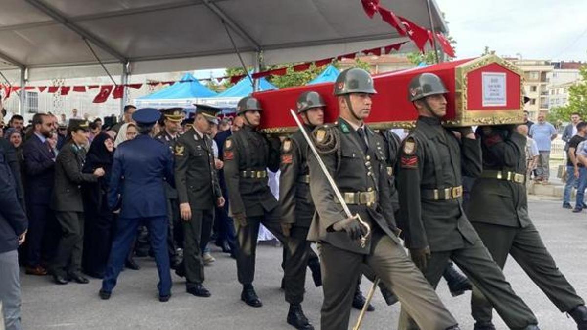 Pençe-Kilit şehidi Uzman Çavuş Kadir Kemik Pendik’te son yolculuğuna uğurlandı