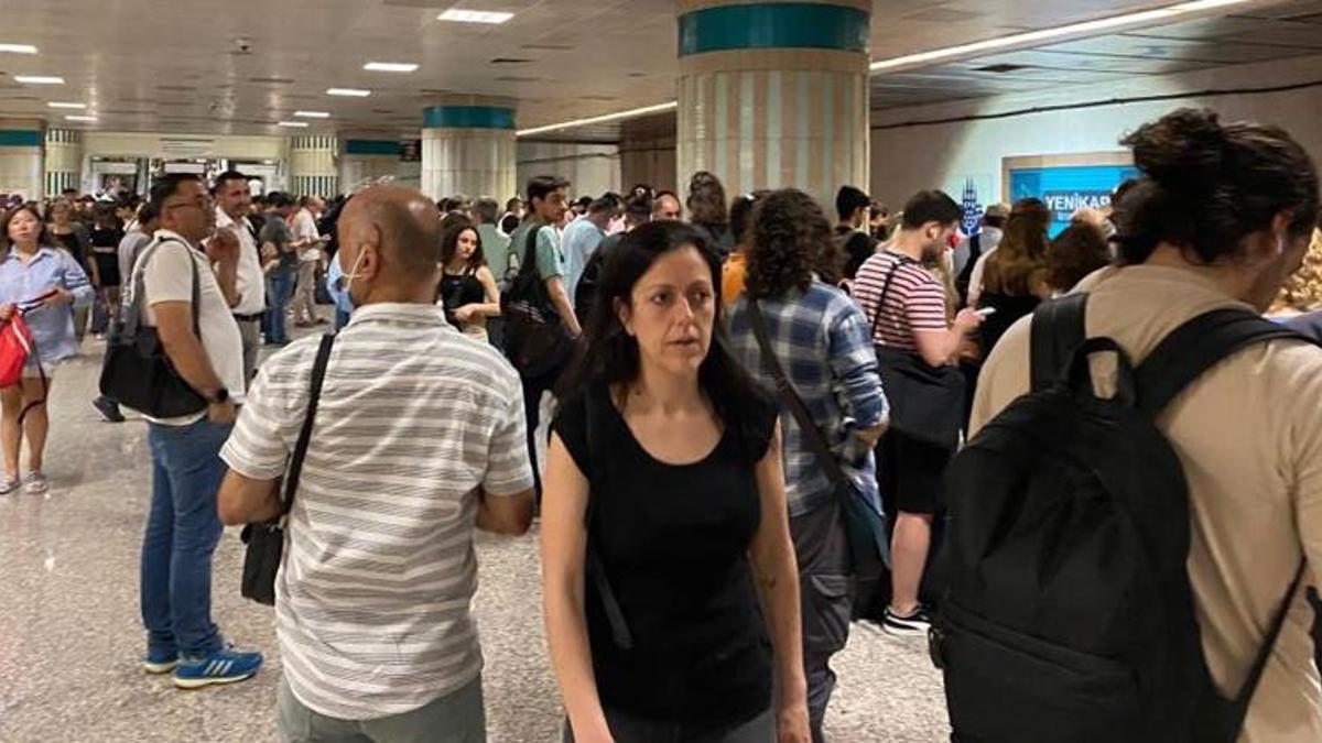 Yenikapı’da metro arızalandı, vatandaş isyan etti