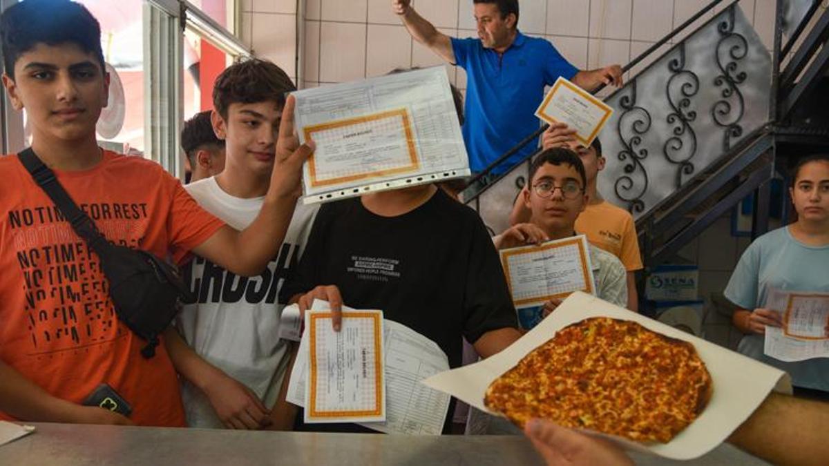 Öğrencilerin 'takdir' hediyesi lahmacun