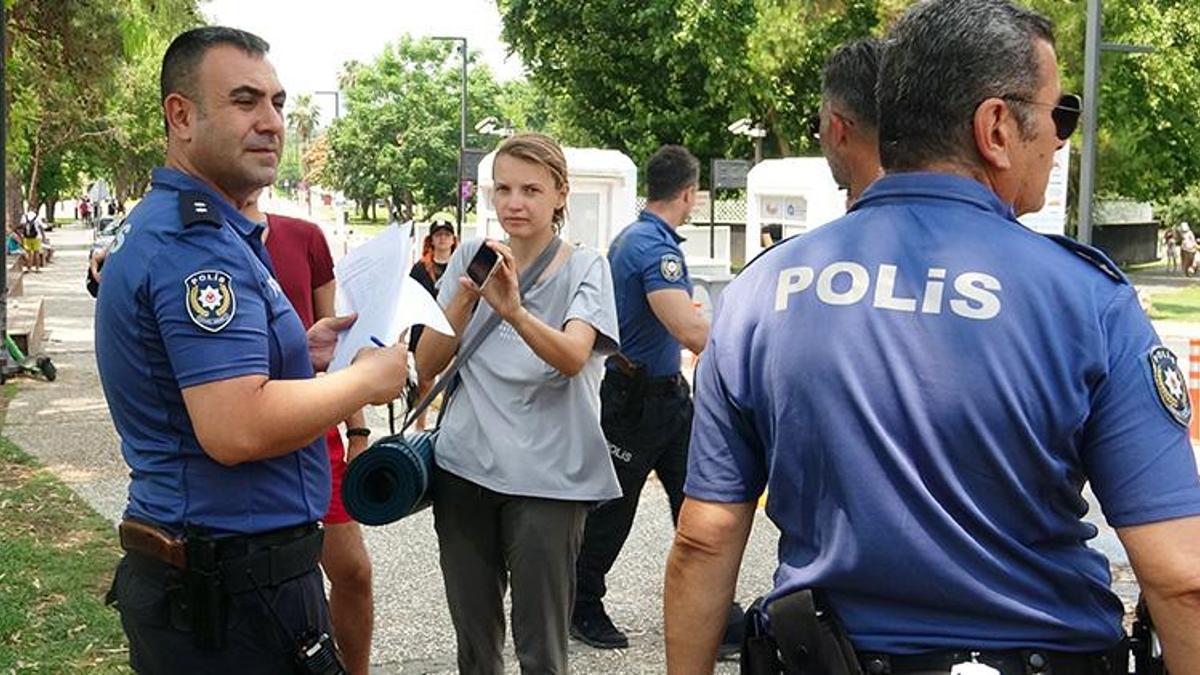 Rus kadın denizdeyken, para dolu çantası çalındı