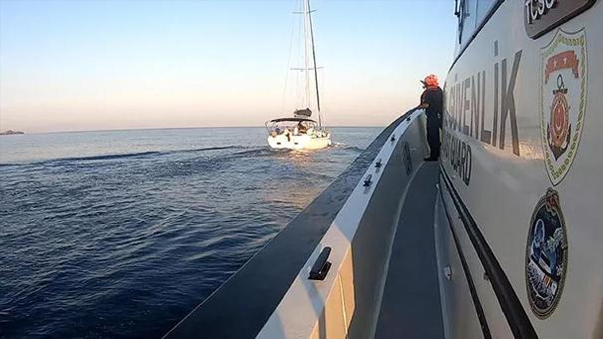 İzmir'de 100 kaçak göçmen ile 4 organizatör yakalandı