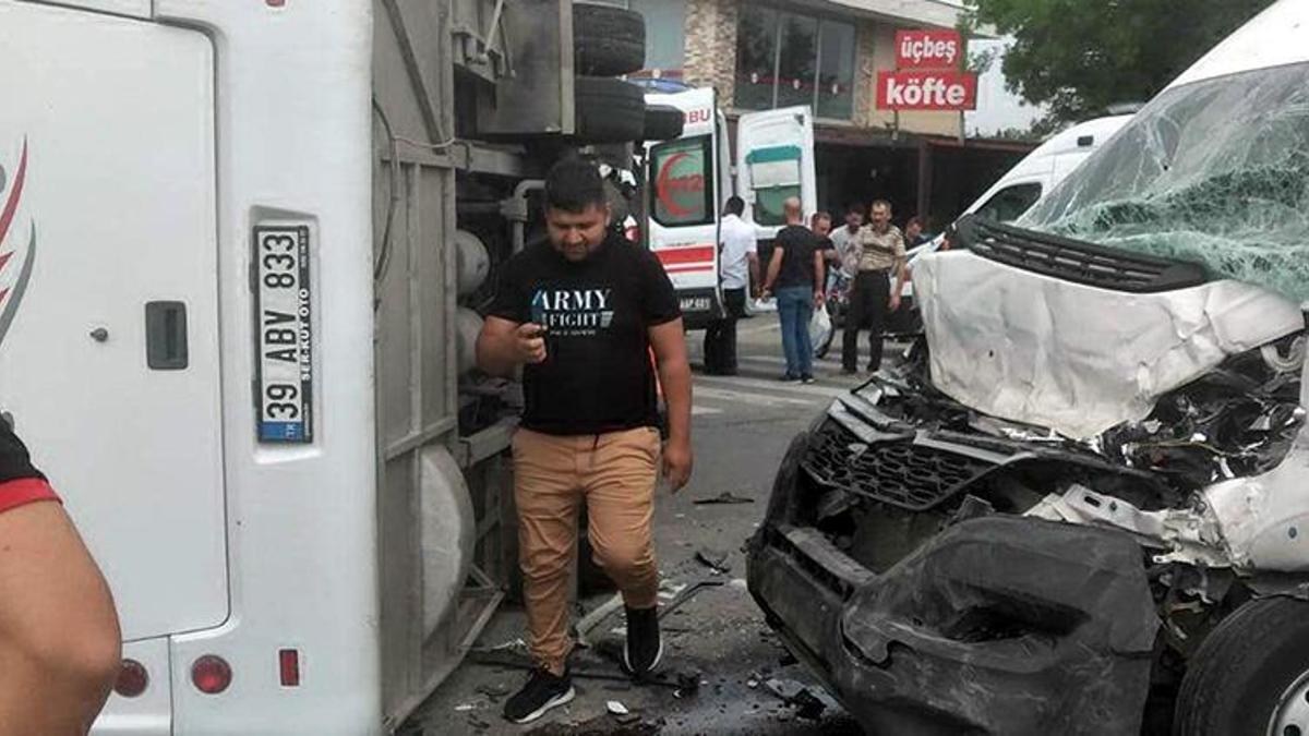 İşçi servis midibüsü ile minibüs çarpıştı! 11 kişi yaralandı