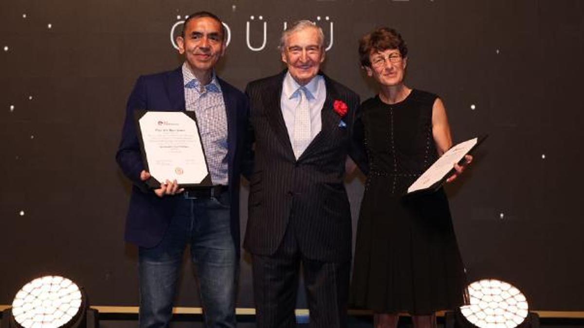 Prof.Dr. Özlem Türeci ve Prof. Dr. Uğur Şahin'e 'İnsanlığa Üstün Hizmet' ödülü