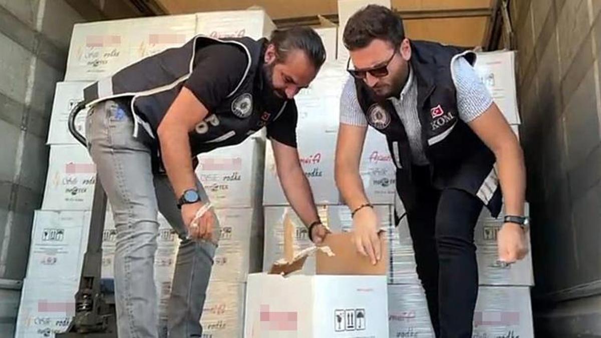 Kamyonda 8 bin şişe kaçak içki ele geçirildi