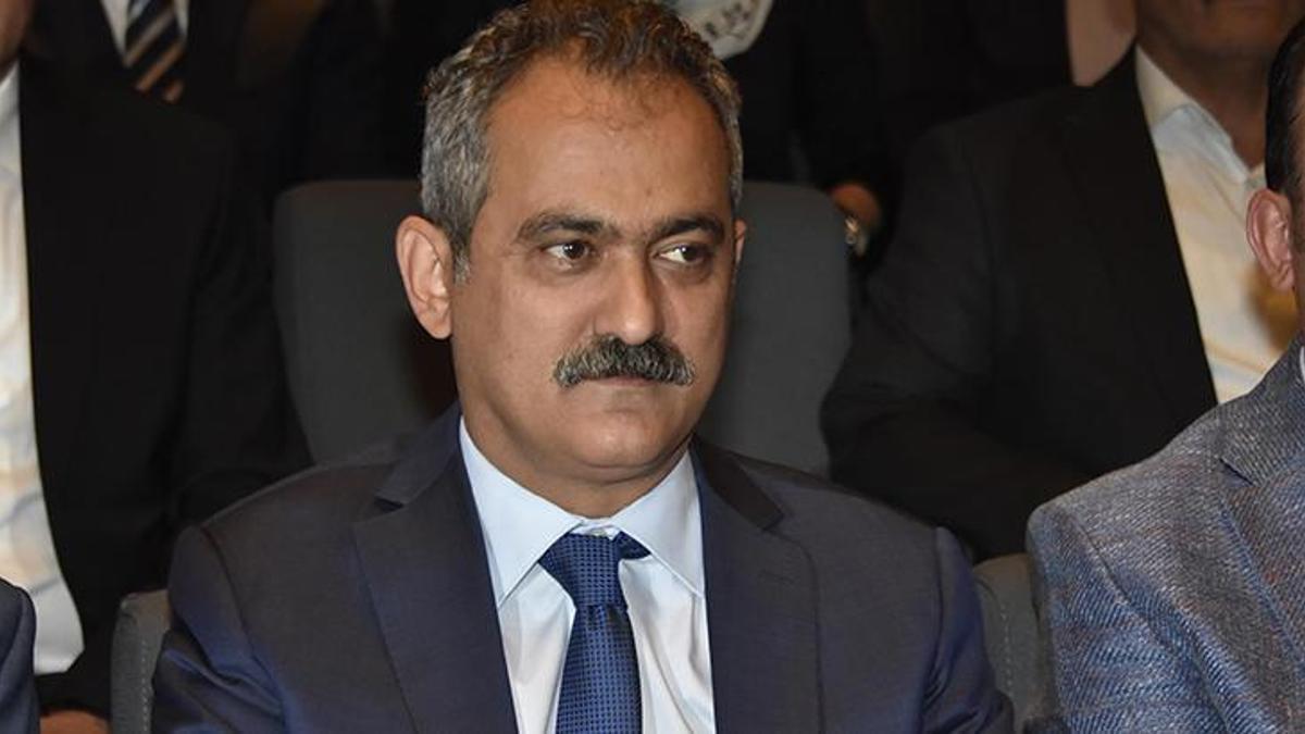 Bakan Özer: Başörtüsü yasağıyla yurt dışına gidişlere vesile olanların beyin göçüyle ilgili konuşacağı bir şey yok