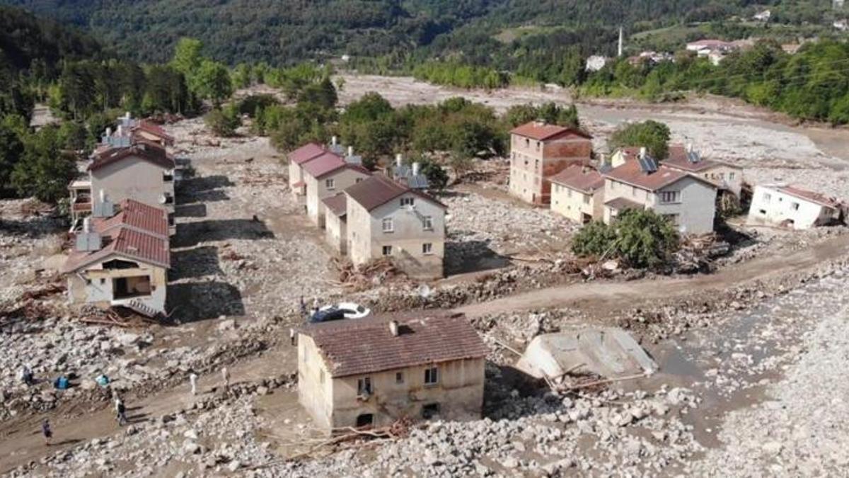Sinop'ta sel alarmı 3 köy boşaltıldı, 25 kişi yurda yerleştirildi