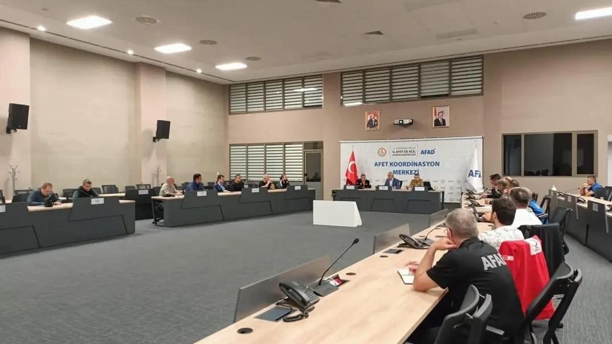 Teyakkuza geçildi! Şiddetli yağış öncesi kriz masası oluşturuldu
