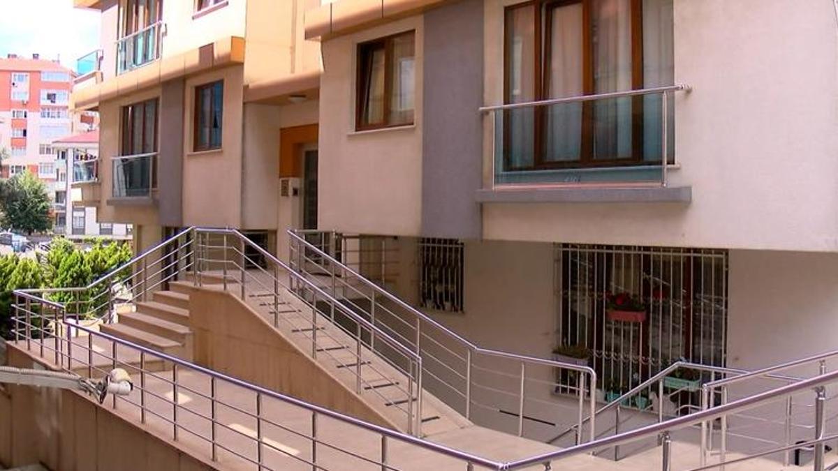 Süpürgenin sesinden rahatsız oldu, 40 yıllık eşini kablosuyla boğdu