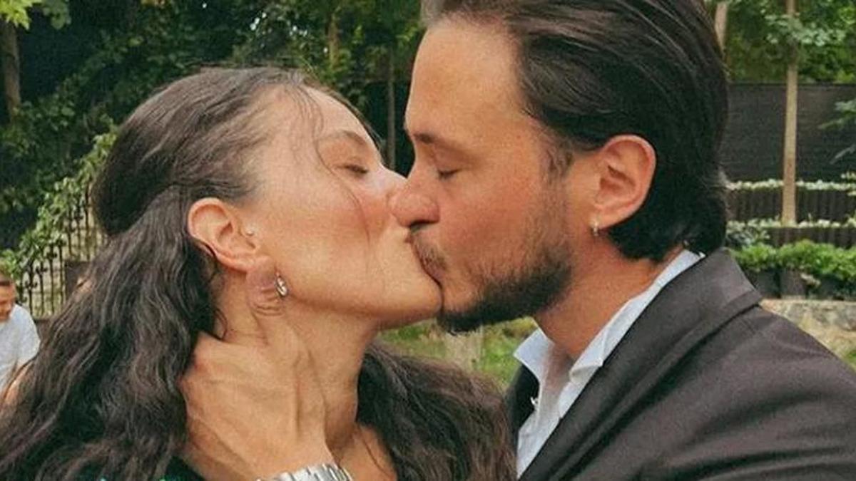 Pelin Akil ile Anıl Altan aşka geldi! Kızlarından müdahale...