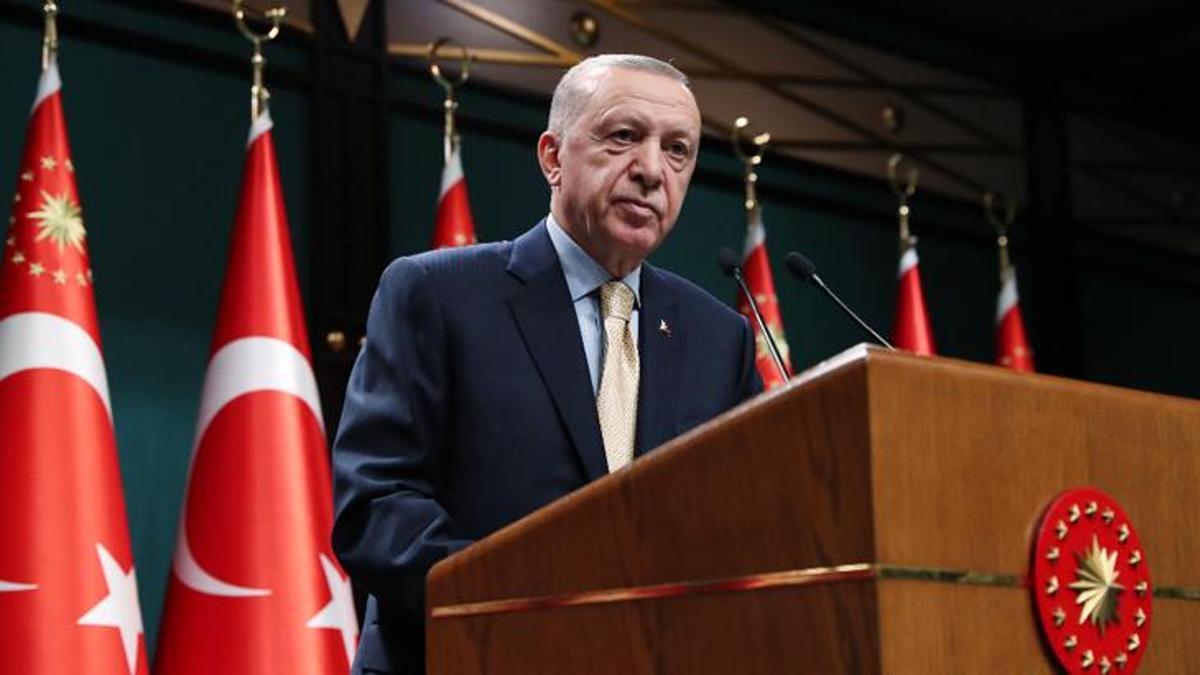 Asgari ücret zammı ve Kurban Bayramı tatili! Cumhurbaşkanı Erdoğan canlı yayında müjdeleri peş peşe duyurdu...