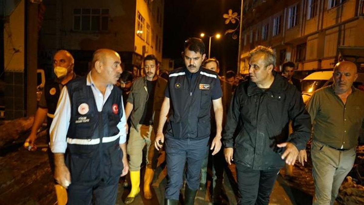 Çevre, Şehircilik ve İklim Değişikliği Bakanı Murat Kurum, selden etkilenen Bozkurt’ta