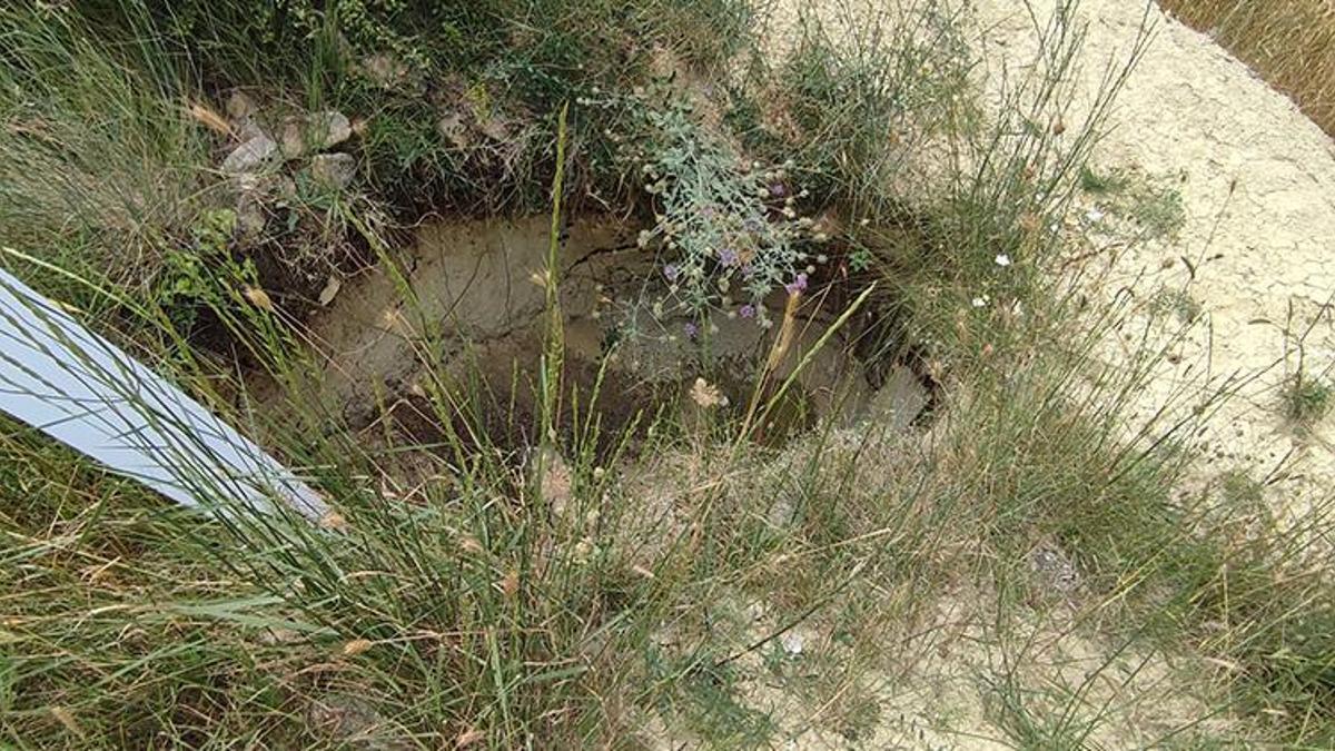 Arnavutköy’de define avcıları tarlaları delik deşik etti
