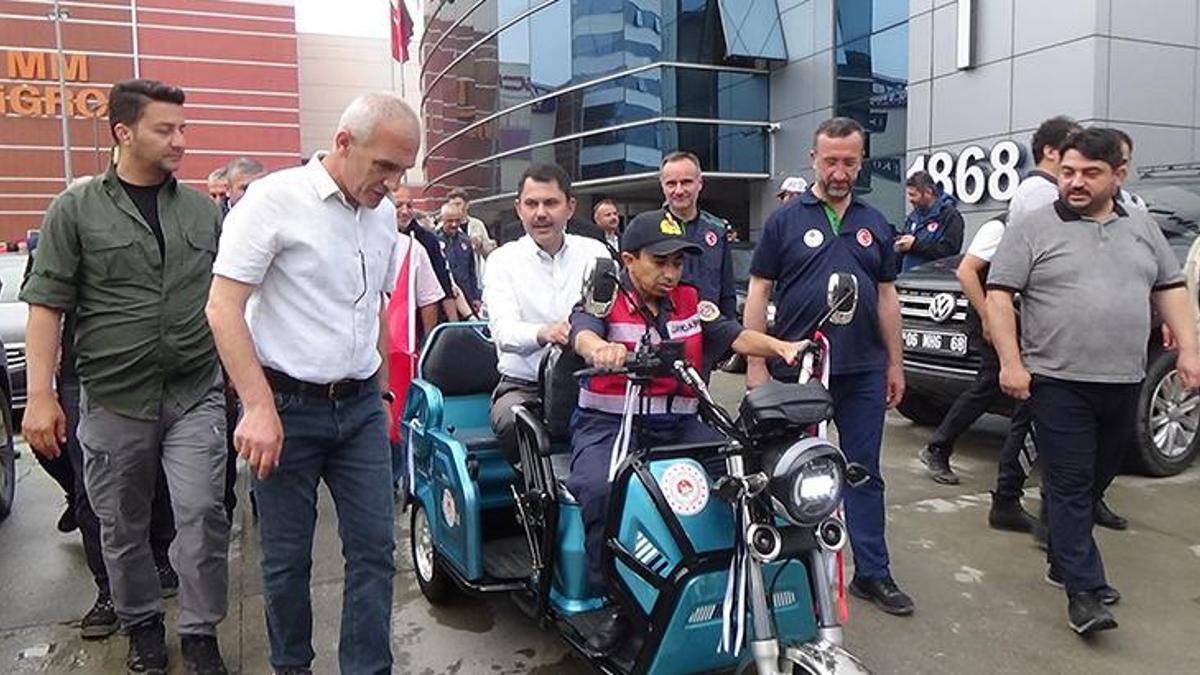 Bakan Kurum ile engelli vatandaş arasında gülümseten anlar