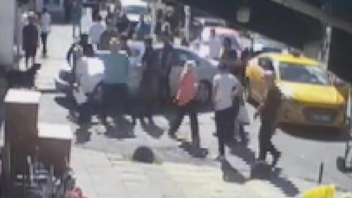 Kadıköy’de eski sevgilisini kaçırmaya çalışan şüpheliye esnaf engel oldu