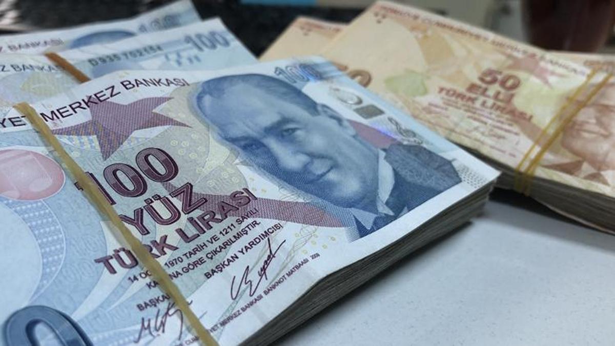 Memur maaşlarına ve emekli aylıklarına zam! Ve açıklandı! Tek tek hesaplandı! İşte yeni maaşlar...