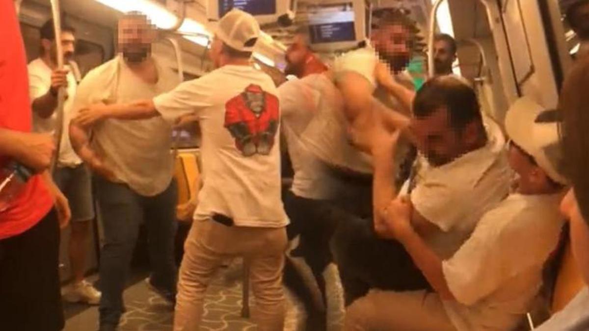 Kadıköy metroda ortalık karıştı! Yolcular birbirine girdi