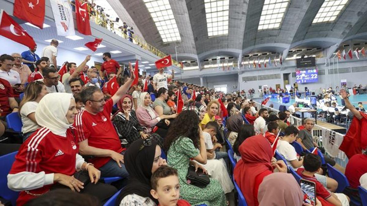 Bakan Kasapoğlu: Akdeniz Oyunları'nda sporcularımız tarih yazıyor