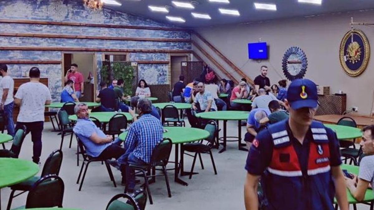 İzmir’de kumar operasyonu: 87 kişi suçüstü yakalandı