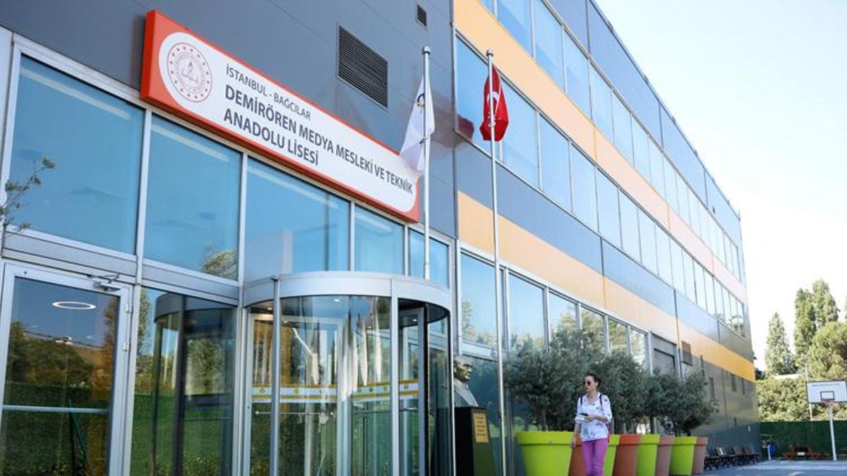 Demirören Medya Mesleki ve Teknik Anadolu Lisesi'nde başarılı öğrencilere burs imkanı