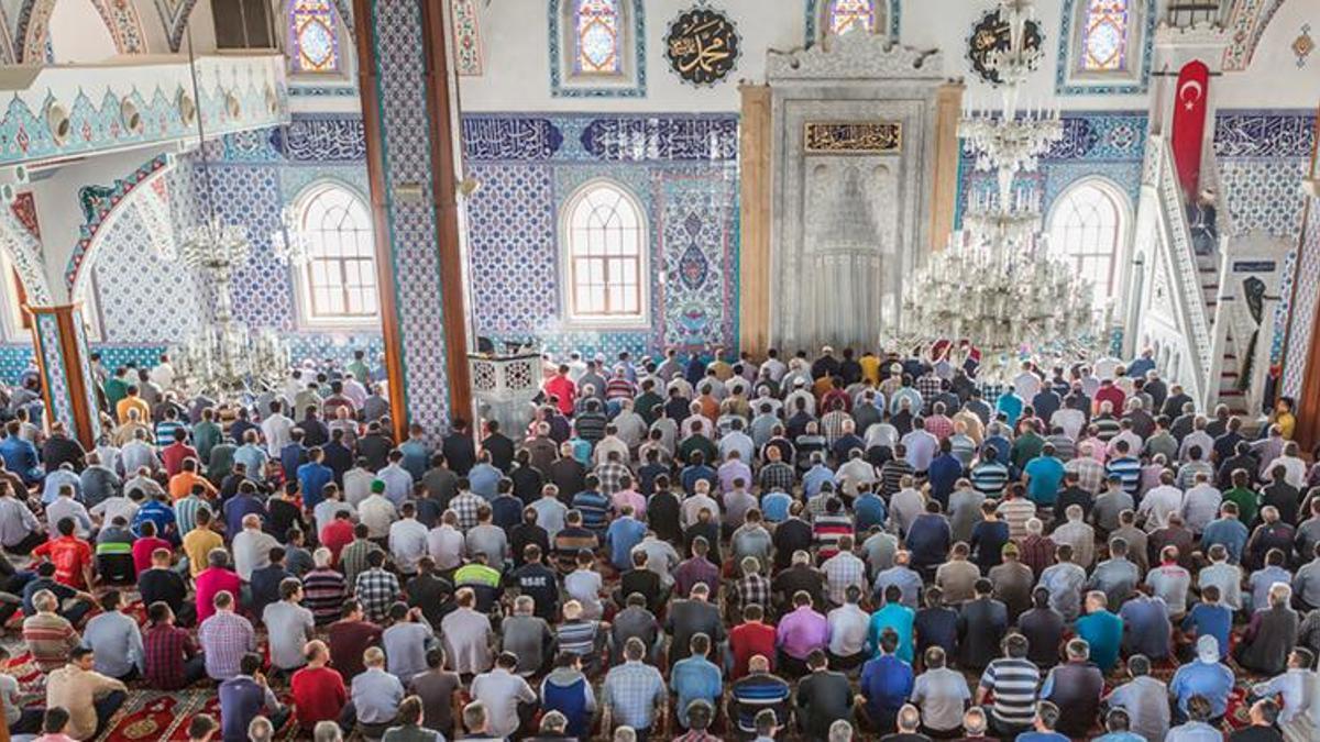 Kurban Bayramı namazı nasıl kılınır? Bayram namazı kaç rekat? İşte bayram namazında okunan sureler!