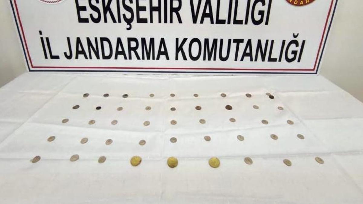 Saman yüklü TIR’da 46 sikke ele geçirildi