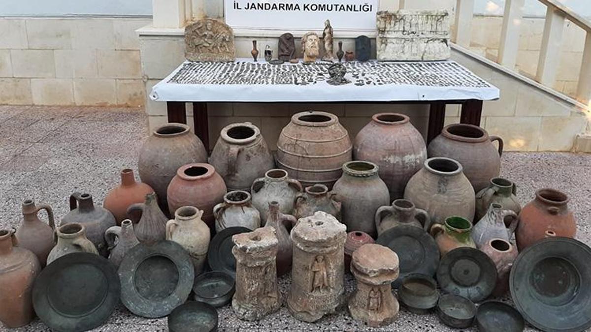 Antalya'da 2 bin 712 parça tarihi eser ele geçirildi